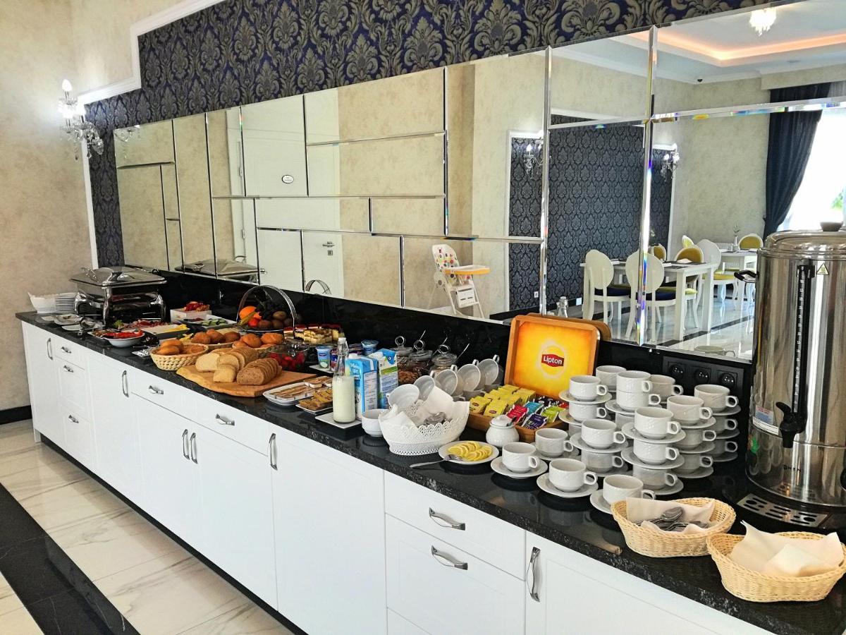 Hotel Lord Ράντομ Εξωτερικό φωτογραφία