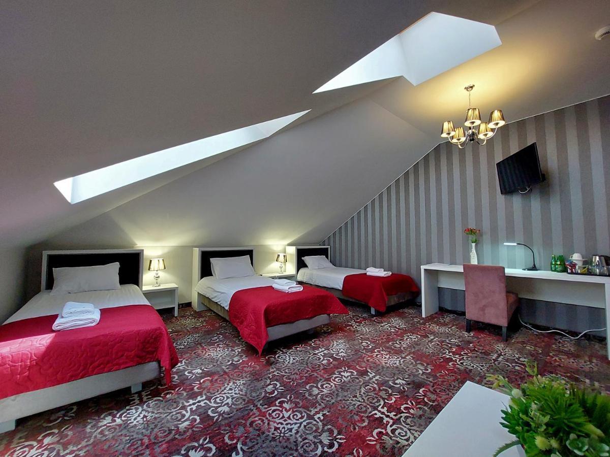 Hotel Lord Ράντομ Εξωτερικό φωτογραφία