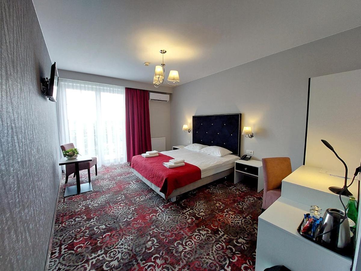 Hotel Lord Ράντομ Εξωτερικό φωτογραφία