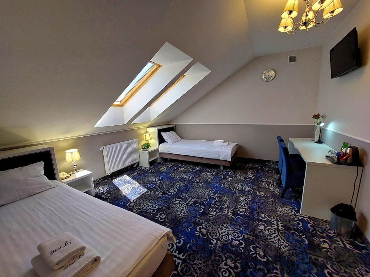 Hotel Lord Ράντομ Εξωτερικό φωτογραφία