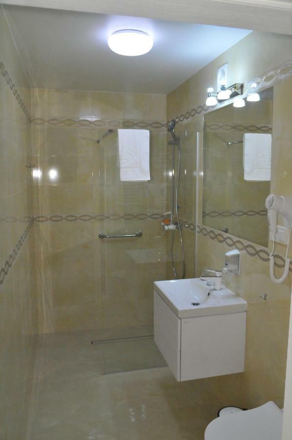Hotel Lord Ράντομ Εξωτερικό φωτογραφία