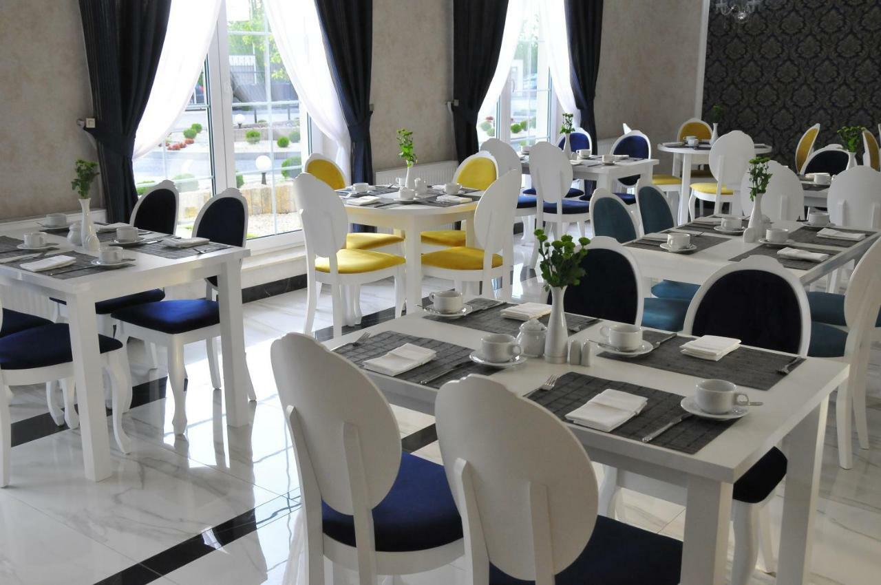 Hotel Lord Ράντομ Εξωτερικό φωτογραφία