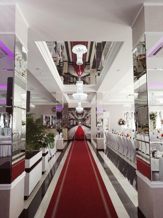 Hotel Lord Ράντομ Εξωτερικό φωτογραφία
